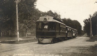 Electric rail cars on Clear Lake Main Street about 1909